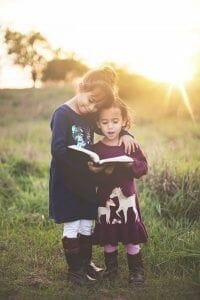 niña hermana